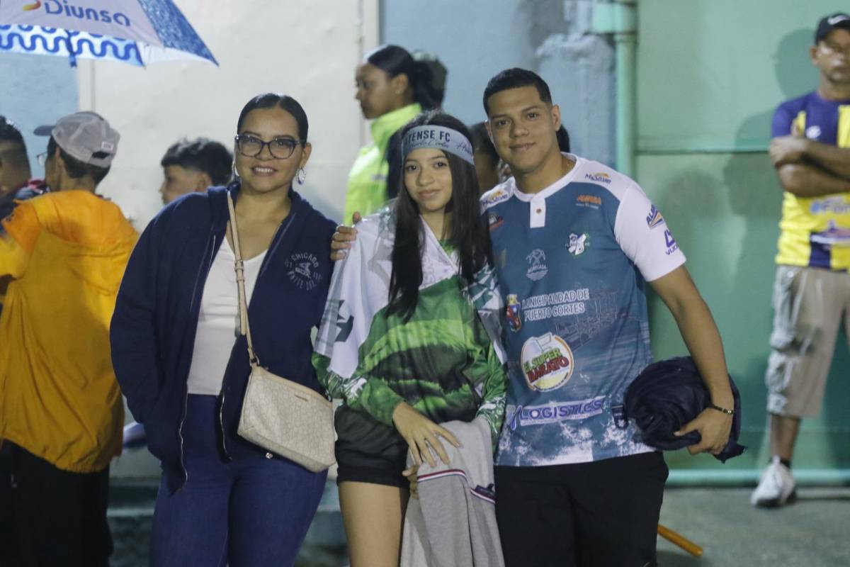 Ambientazo en el estadio Rubén Deras, hermosas jóvenes y ni la lluvia detiene la gran final del ascenso de Honduras entre CD Choloma y Platense