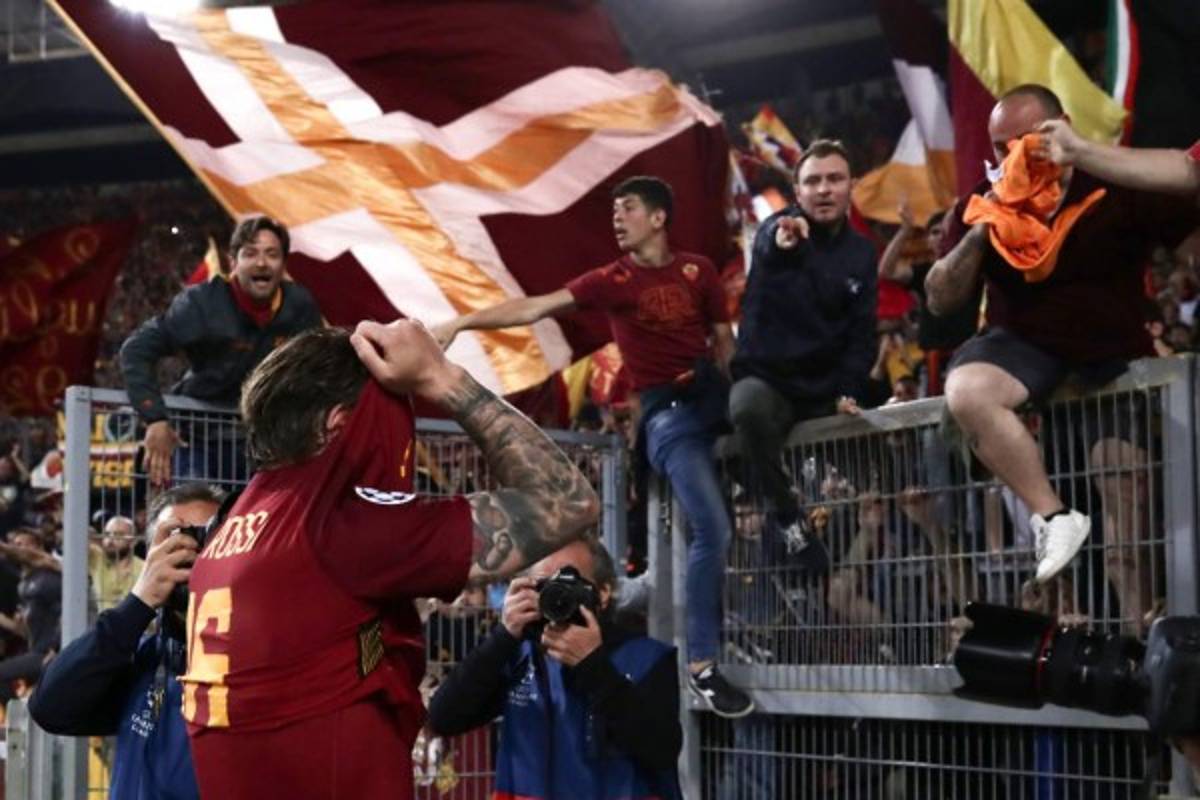 Lo que no se vio en TV: Eufórica celebración de Liverpool y Salah consuela a sus excompañeros