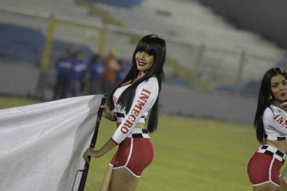 ¡Regresó la colocha! Las espectaculares mujeres que endulzan el repechaje en Honduras