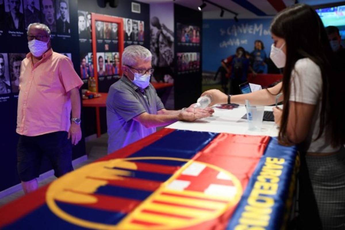 Fotos: Messi estrena peinado en la vuelta de LaLiga... ¡y aficionado se cuela en pleno partido sin mascarilla!