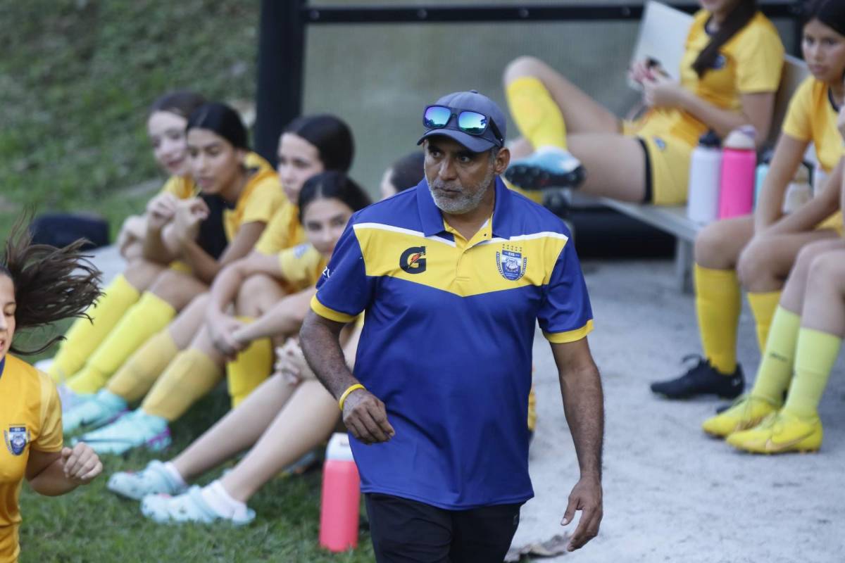 Una leyenda presente y exjugador como DT: ¡así es la fiesta del torneo ABSH de escuelas bilingües!