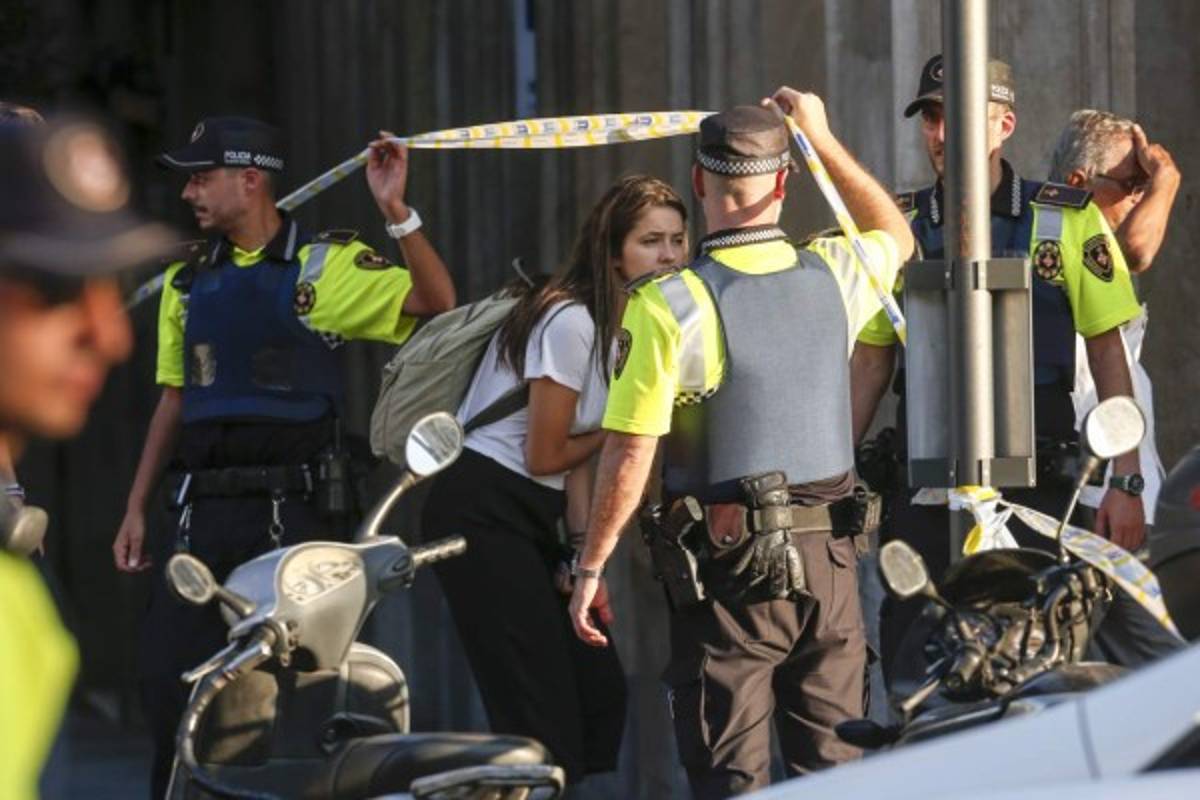 FOTOS: Las impactantes imágenes del atentado terrorista de Barcelona