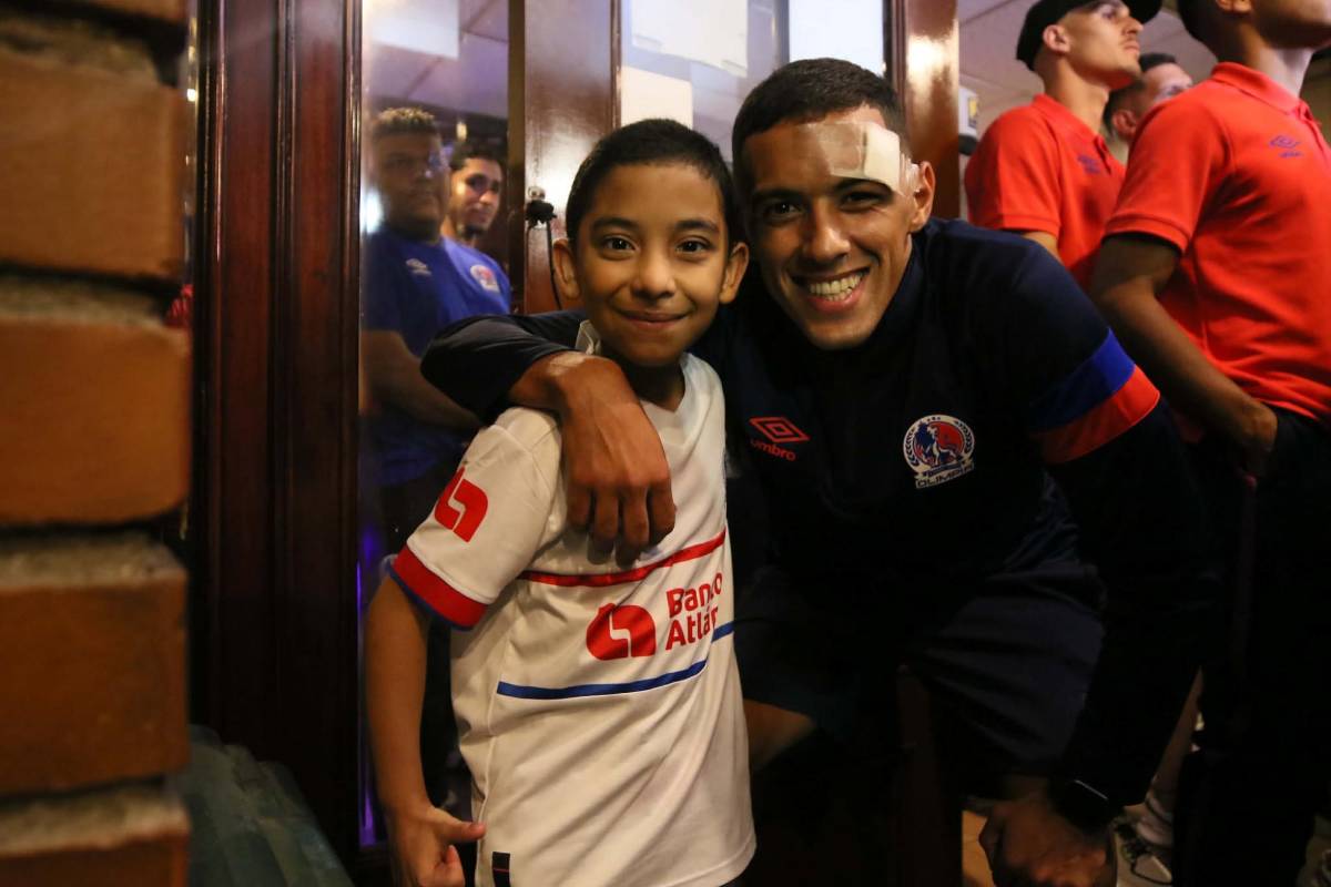 ¡Épico banderazo! Afición del Olimpia pide la 40 antes de la gran final contra Marathón