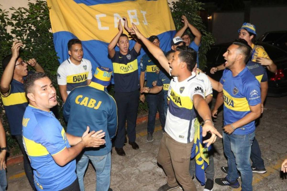 FOTOS: Hinchas hondureños viven la emoción del Boca-River en Tegucigalpa