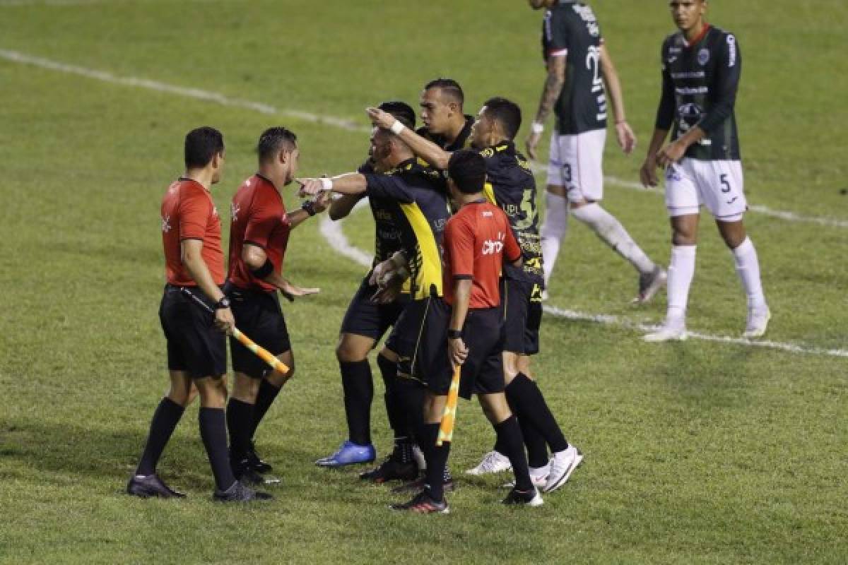 Peleas en las gradas y patadas entre jugadores; así de bravo fue el Real España-Marathón