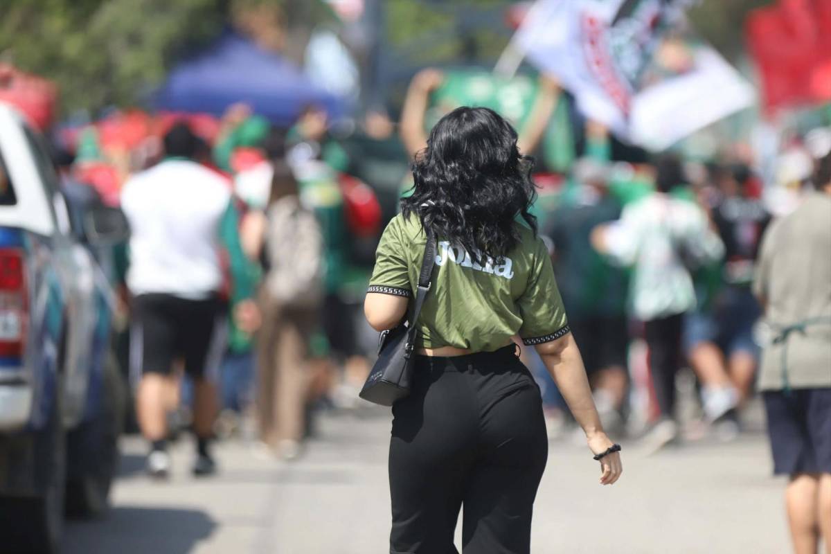 La chica de rosado que cautivó en la previa del Marathón vs Olimpia y las bellezas que llegaron al Yankel Rosenthal