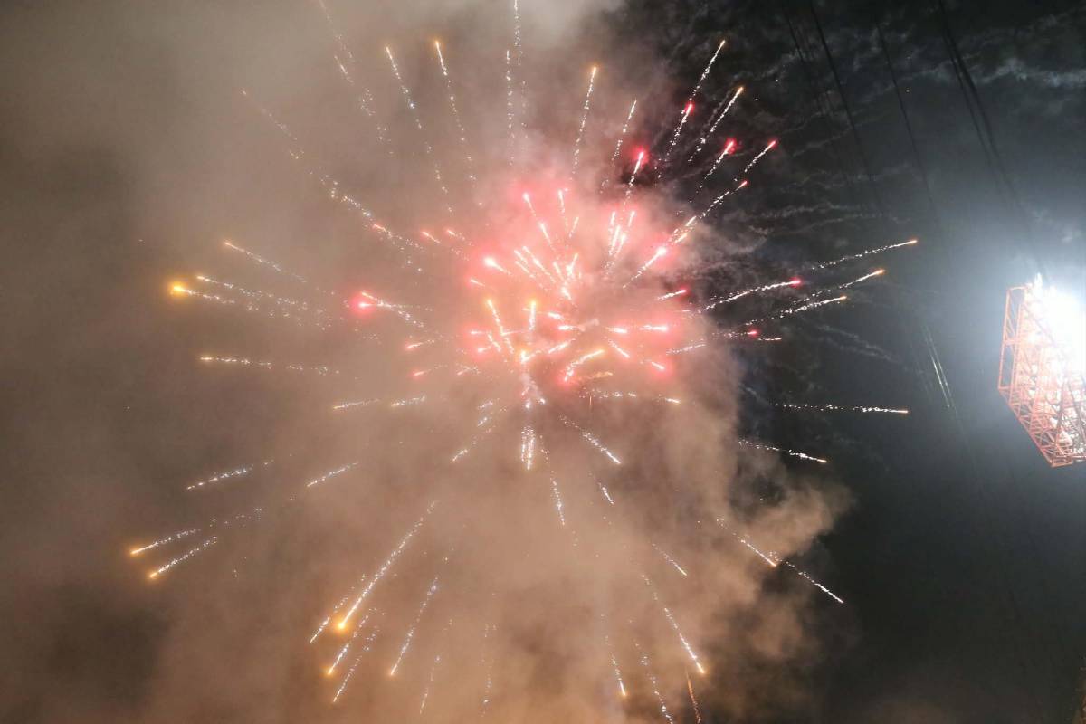 La fiesta que armó la Ultra Fiel, hermosas chicas, el estreno de la pantalla LED y ¿por qué se retrasó el Olimpia vs Motagua?