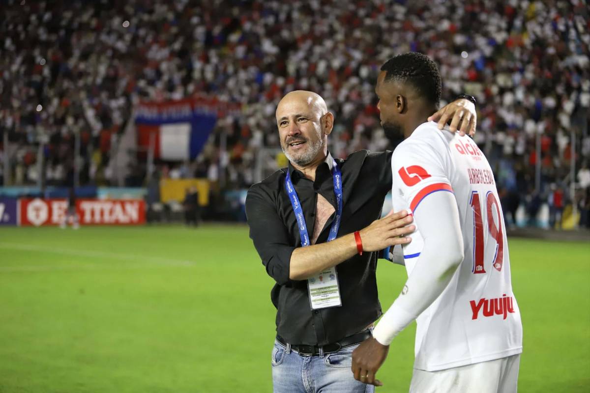 Olimpia festeja la 40 a lo grande, Bengtson y Menjívar estrenan la nueva copa; ¿quién se llevó el Balón de Oro de Honduras?