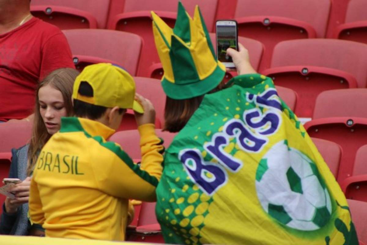 El color: Bonito ambiente en el estadio Beira Río para el Brasil-Honduras