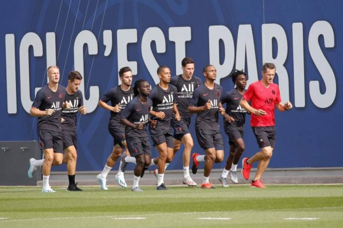 Fotos: Primer entreno de Neymar con el grupo del PSG y así fue recibido tras pedir su salida