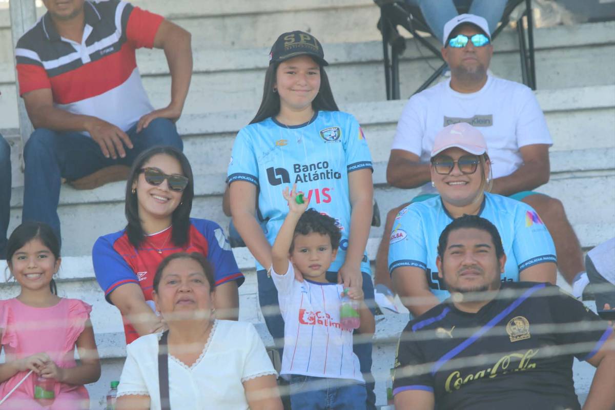 Europeos en las gradas, las bellezas de La Paz y en el muro para ver el Génesis vs Olimpia