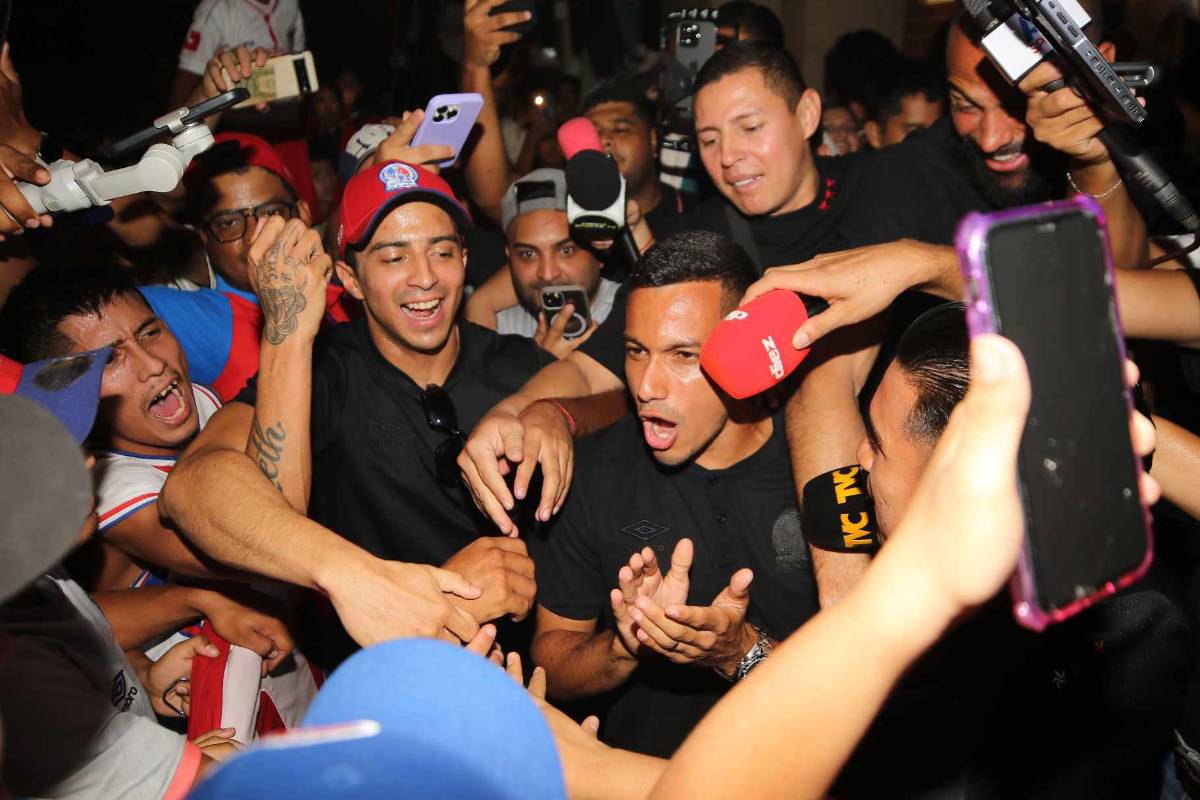 ¡Una locura de banderazo! Afición del Olimpia se desborda junto al plantel pensando en la corona 39