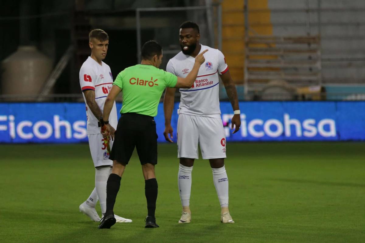 Bella periodista destacó, Saíd se soltó y el 11 que Olimpia no utilizó: así fue el juego donde Victoria no se presentó