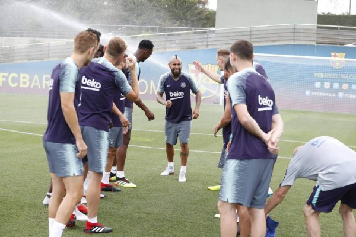 Así recibieron a Arturo Vidal en su primer entrenamiento con el FC Barcelona