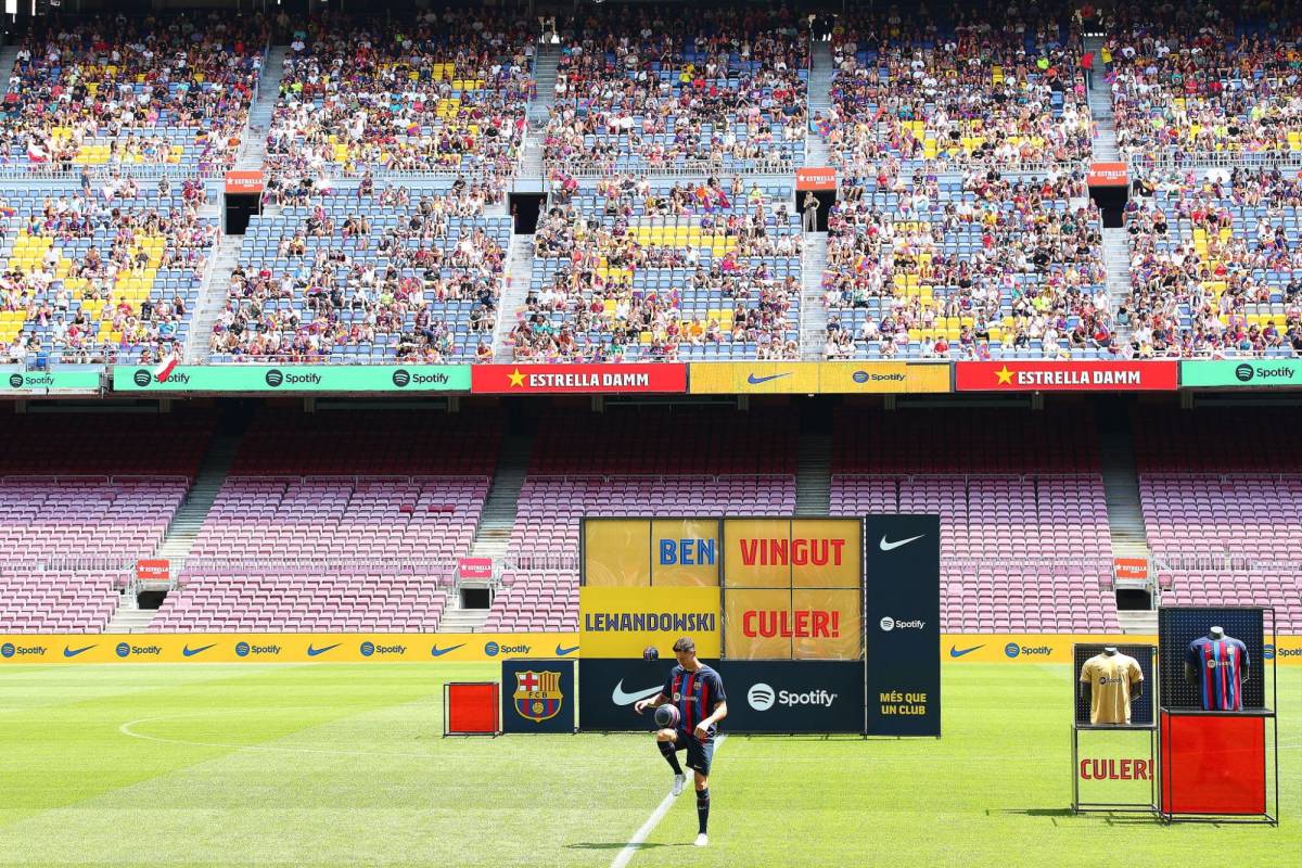 La presentación oficial de Lewandowski en el Camp Nou: su dorsal y qué lo motivó para fichar por el Barcelona