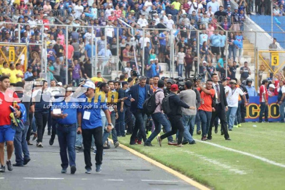 FOTOS: Golpes entre Diego Vázquez y Osman Madrid en el zafarrancho de la Gran Final entre Olimpia y Motagua