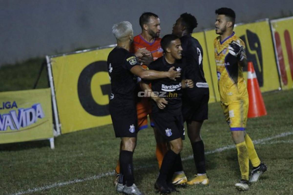 El fuerte calentón entre Rocca y Bengtson, la emotiva pancarta de Agámez y los golpes en El Progreso
