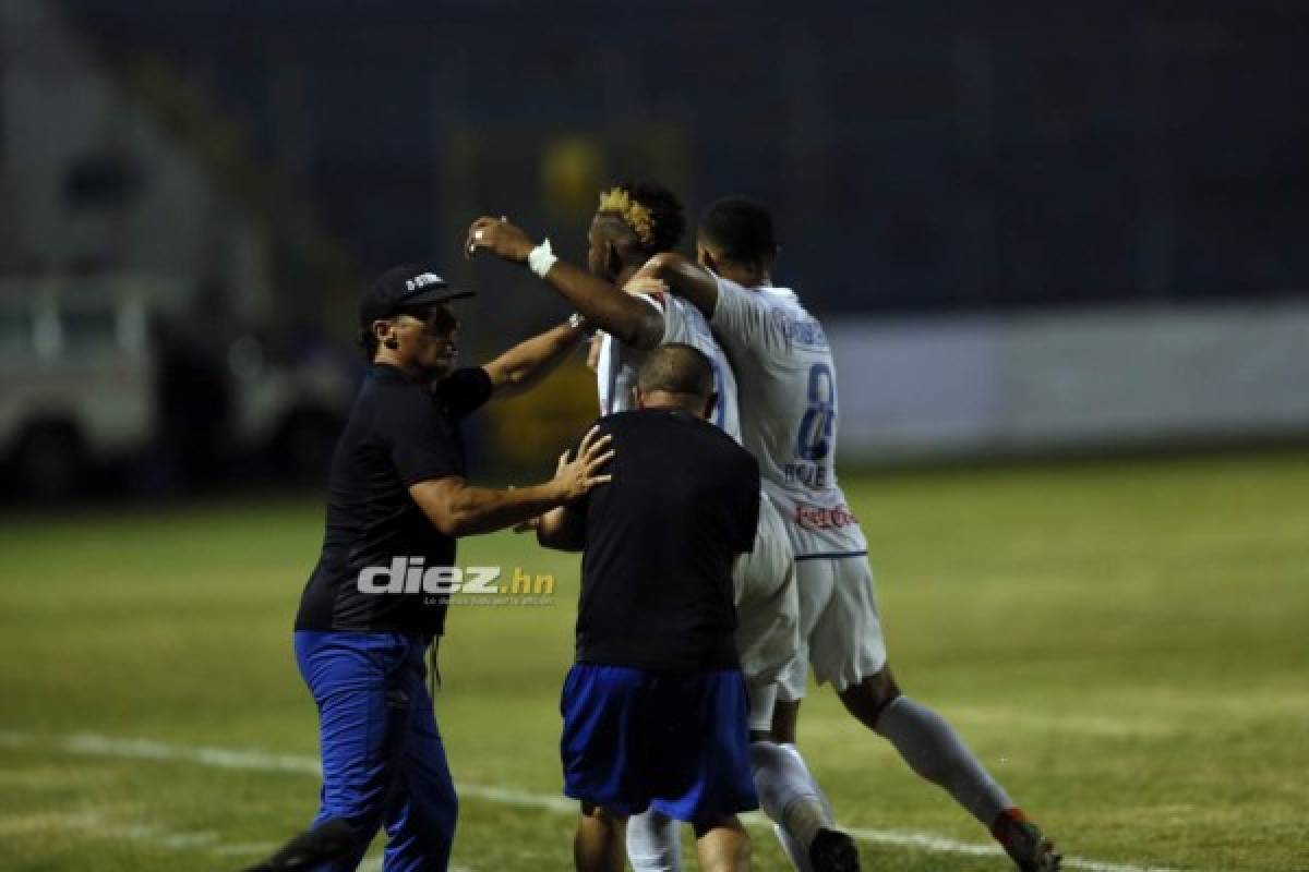 En fotos: Así vivió Pedro Troglio su primer juego dirigiendo al Olimpia