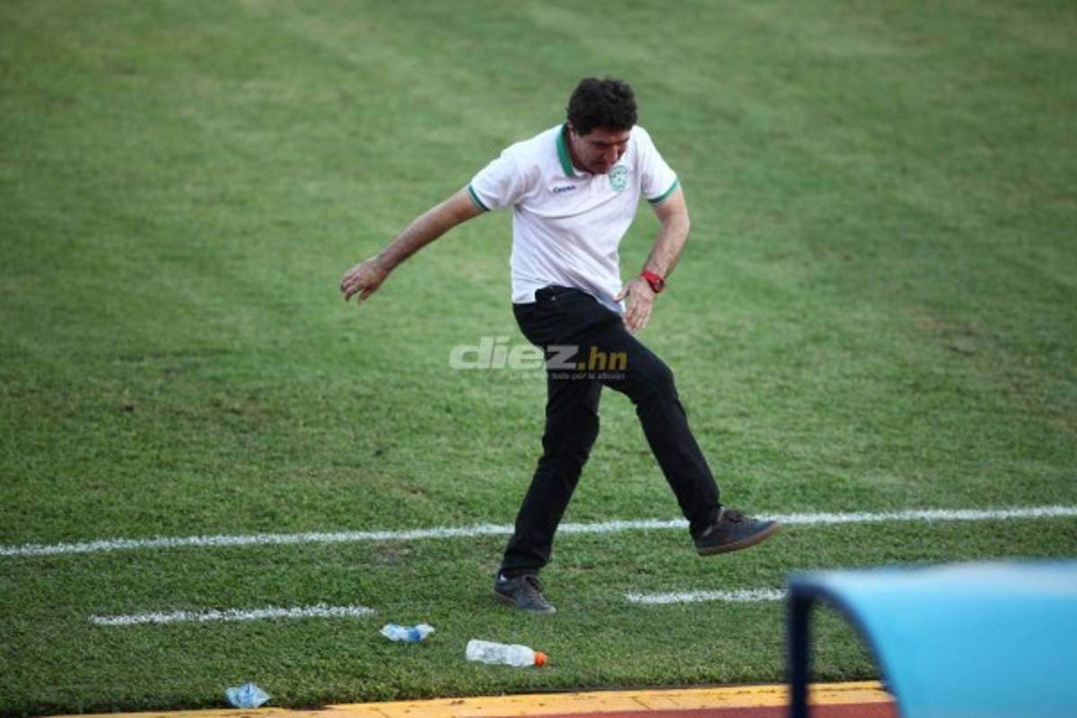 Héctor Vargas pierde la cabeza y es expulsado; la tristeza de Maldonado y los contratistas en el Olímpico