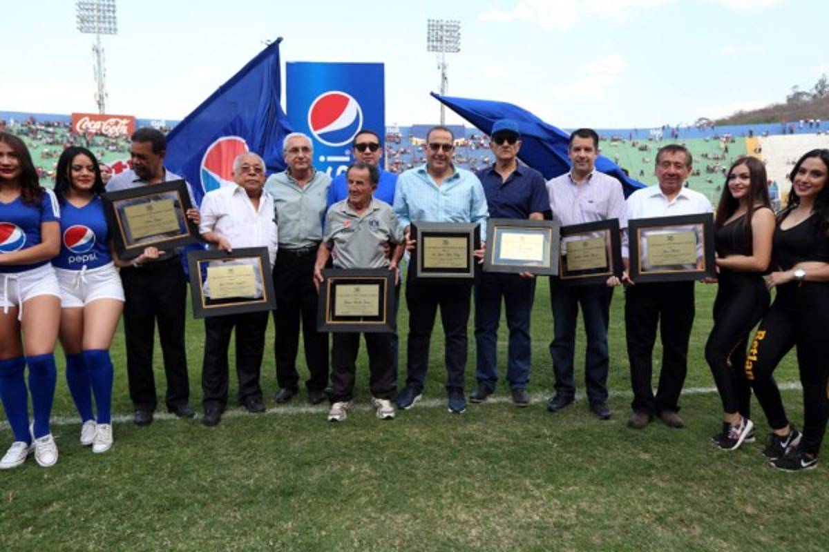 ¡BELLEZA! ¿Quién era el bomboncito que se paseaba por las gradas del Nacional?