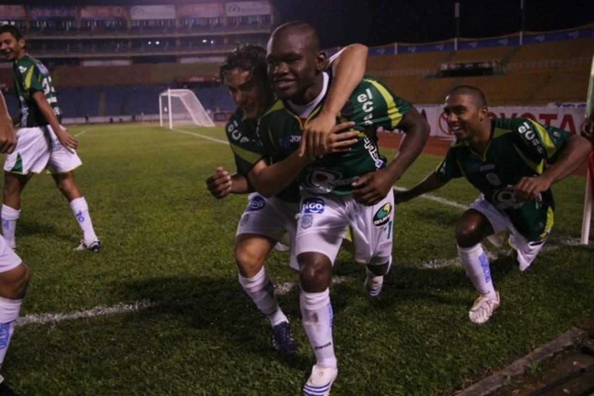 Flashazos: Los 12 recuerdos memorables de Tyson Núñez en el día de su cumpleaños 47