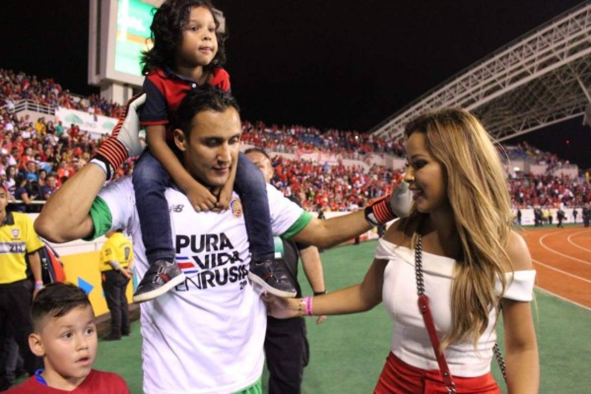 El emotivo festejo de jugadores de Costa Rica y la belleza de Andrea Salas