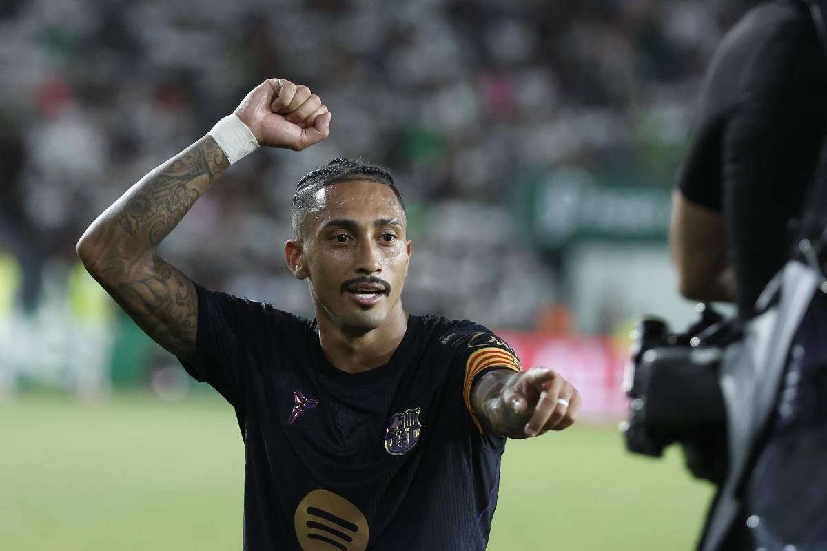 Fichajes: Flick tiene a su '9', la bomba de Olise y Dibu Martínez llegó a su nuevo club