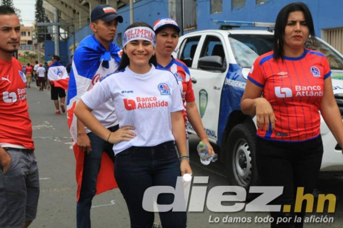 Bonito ambiente en el estadio Nacional para la final Olimpia-Motagua