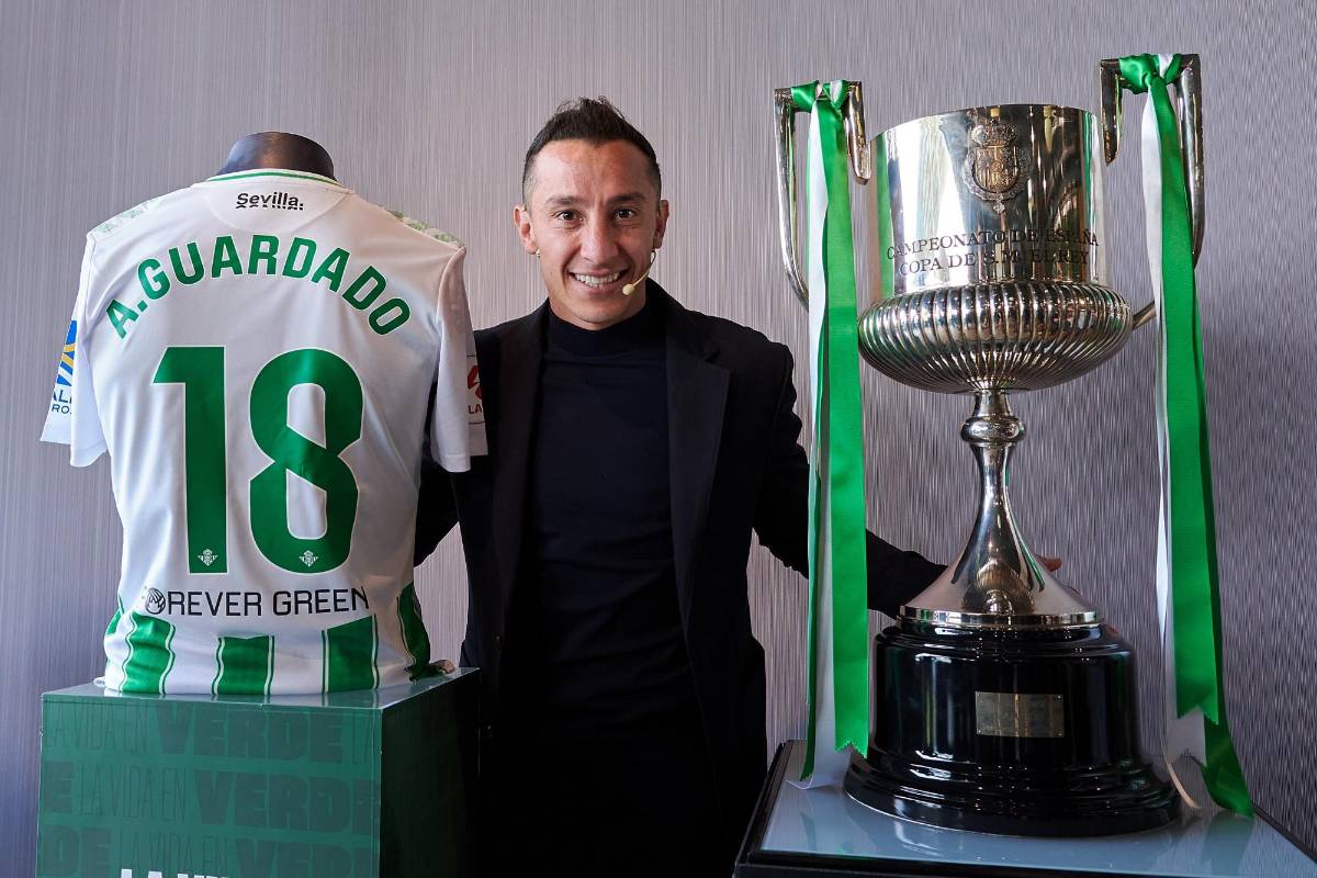 Modric dejará la ‘10’ del Real Madrid para un galáctico; Mourinho dio la sorpresa y Benzema es noticia en Arabia