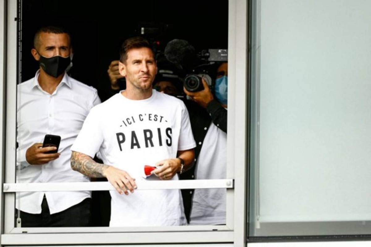 Así fue el primer día de Messi con el PSG: La firma del contrato y el crack que llegó a su hotel