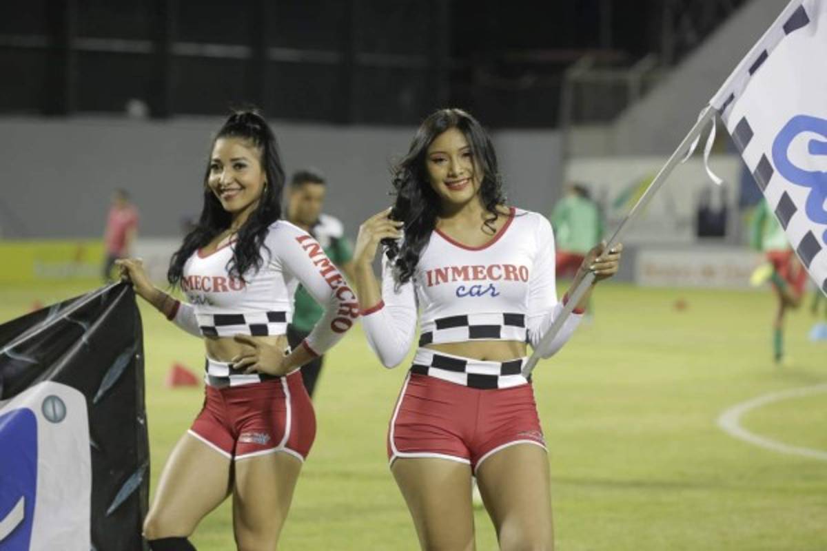 ¡Regresó la colocha! Las espectaculares mujeres que endulzan el repechaje en Honduras