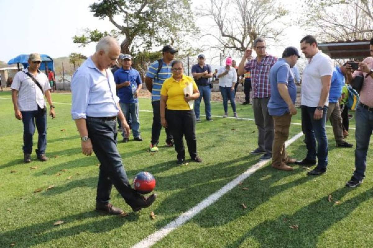 FOTOS: Espectacular cancha frente a la playa fue inaugurada en Amapala