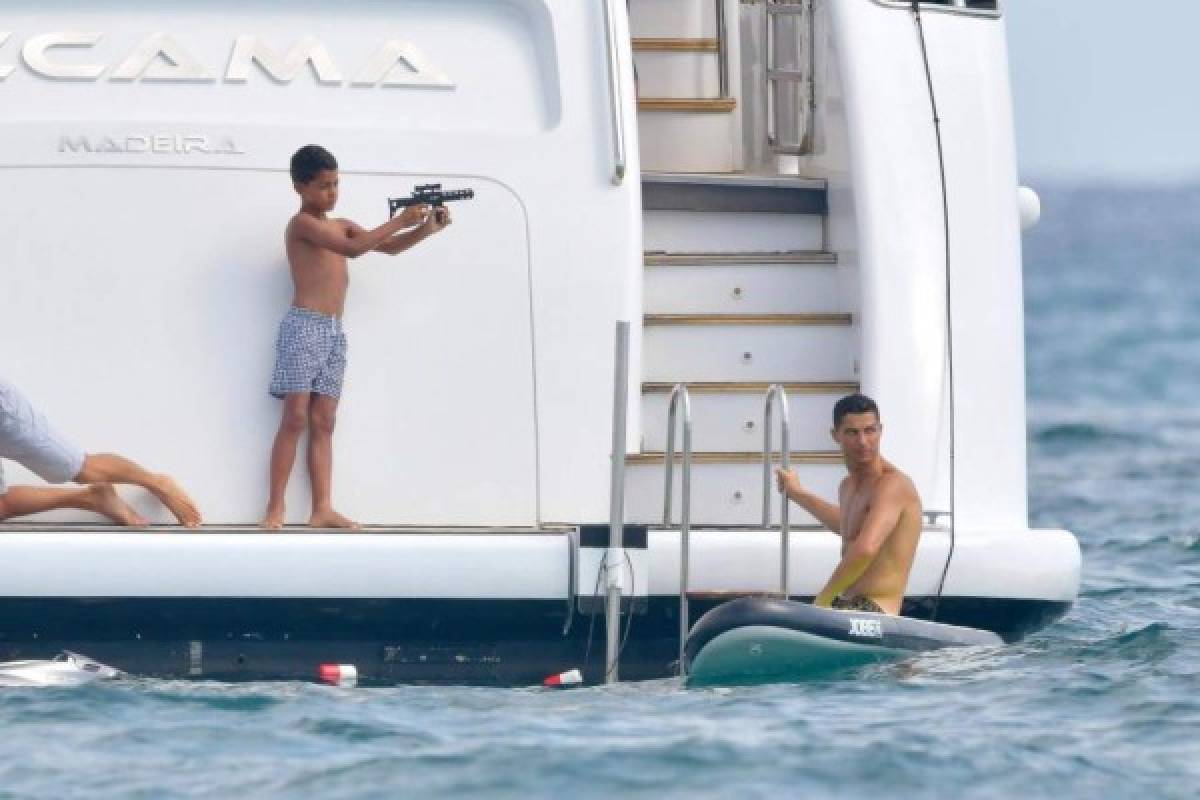 Las infartantes imágenes de Cristiano y Georgina en la isla de Saint-Tropez