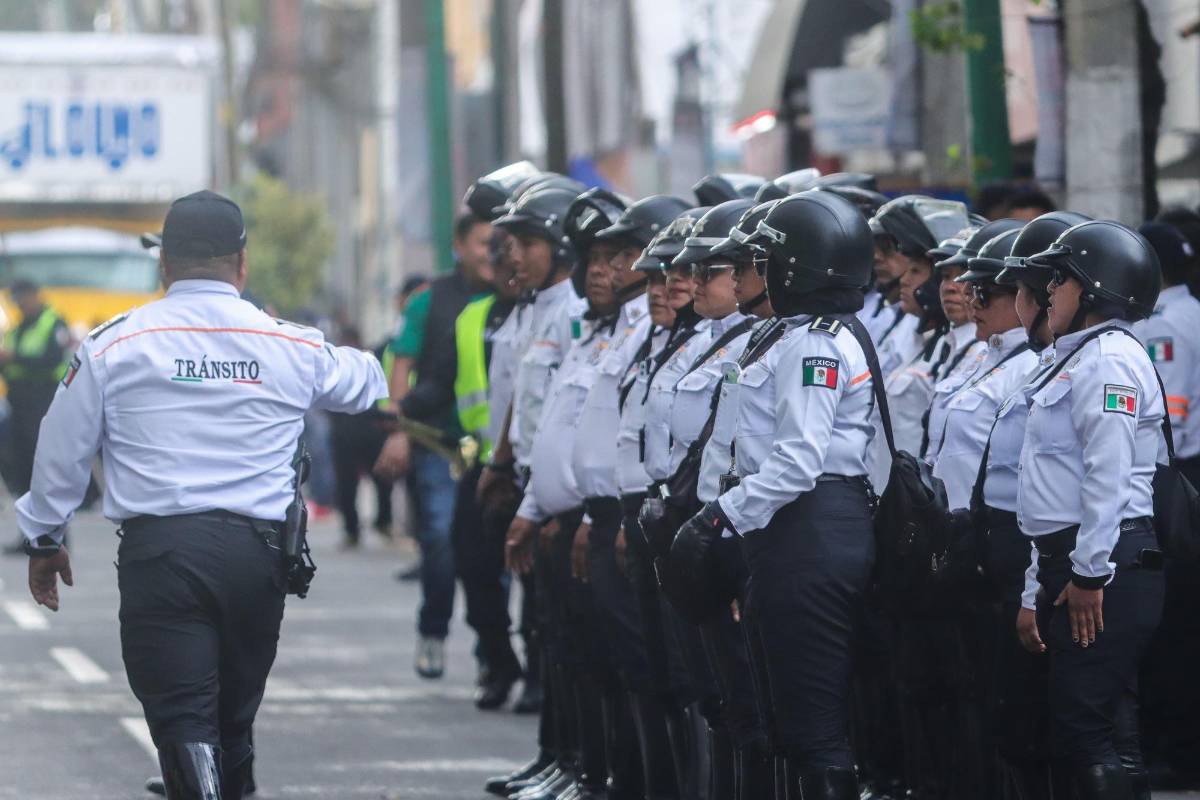 Belleza hondureña en Toluca y las banderas cinco estrellas inundan las calles en el México vs Honduras