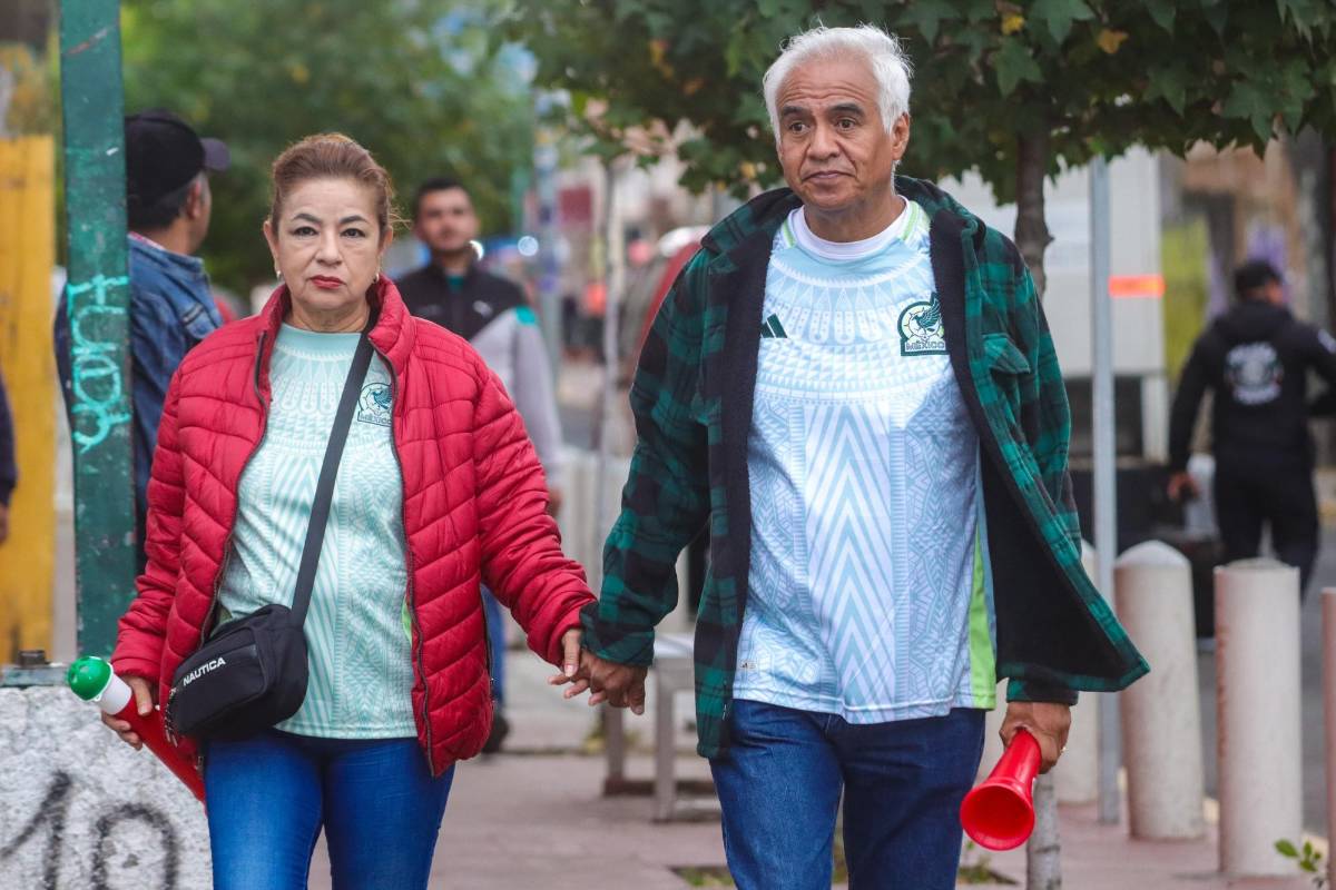 Belleza hondureña en Toluca y las banderas cinco estrellas inundan las calles en el México vs Honduras