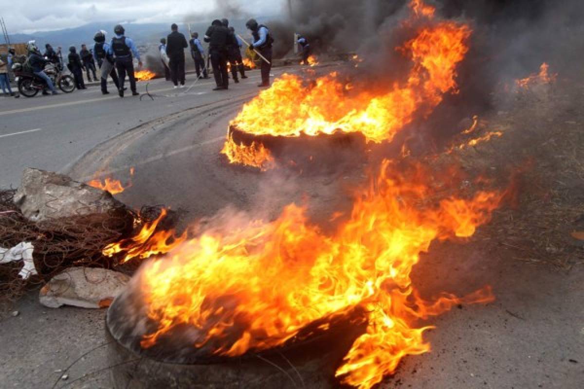 Bloqueos de calles y enfrentamientos dejan protestas en Honduras