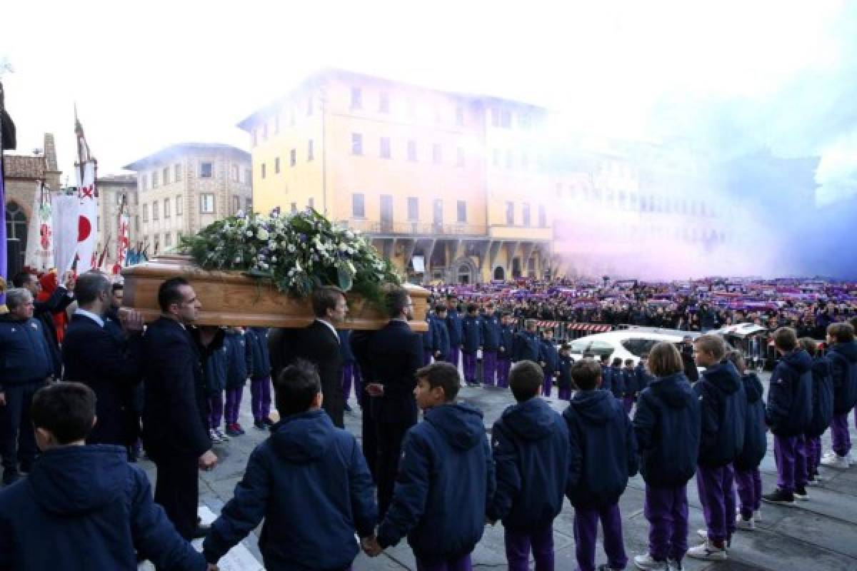 Las tristes imágenes del funeral de Davide Astori