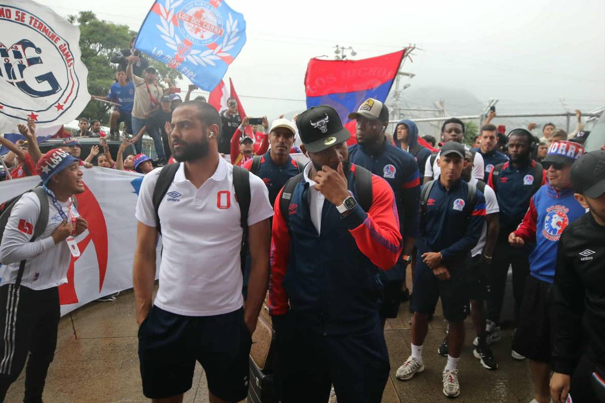 Imágenes: Así le reclamó la Ultra Fiel al Olimpia, los encerraron ¿Cuál fue la reacción de Eduardo Espinel?