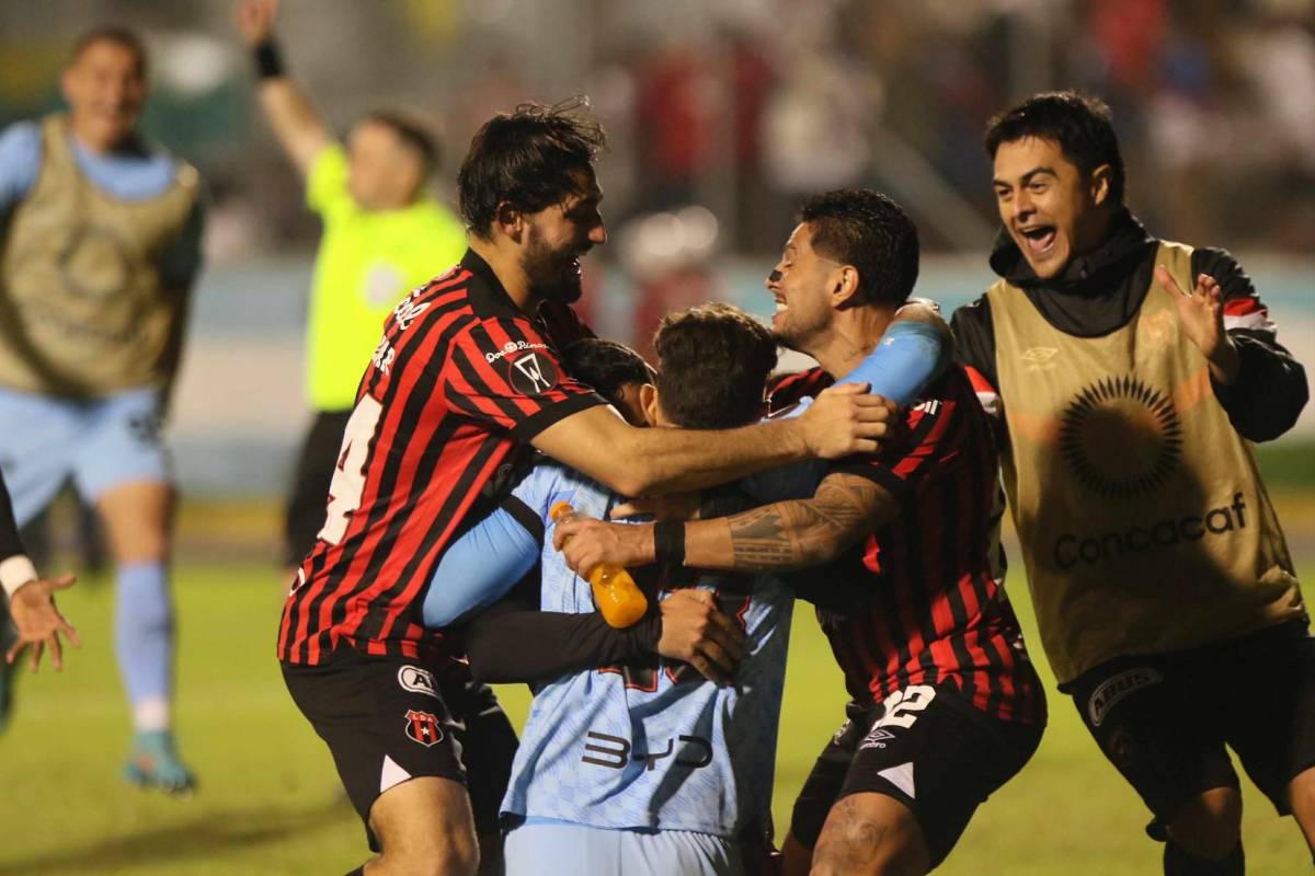 Alajuelense le pintó la cara, decepción en Olimpia al fallar en Copa Centroamericana 2025 y lágrimas al salir en camilla