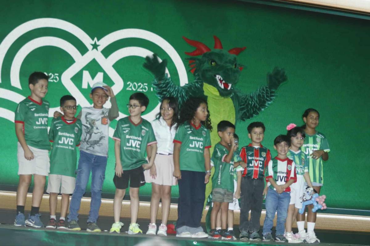 ¡La nueva piel del centenario! Marathón presentó su histórico uniforme acompañado de sus leyendas