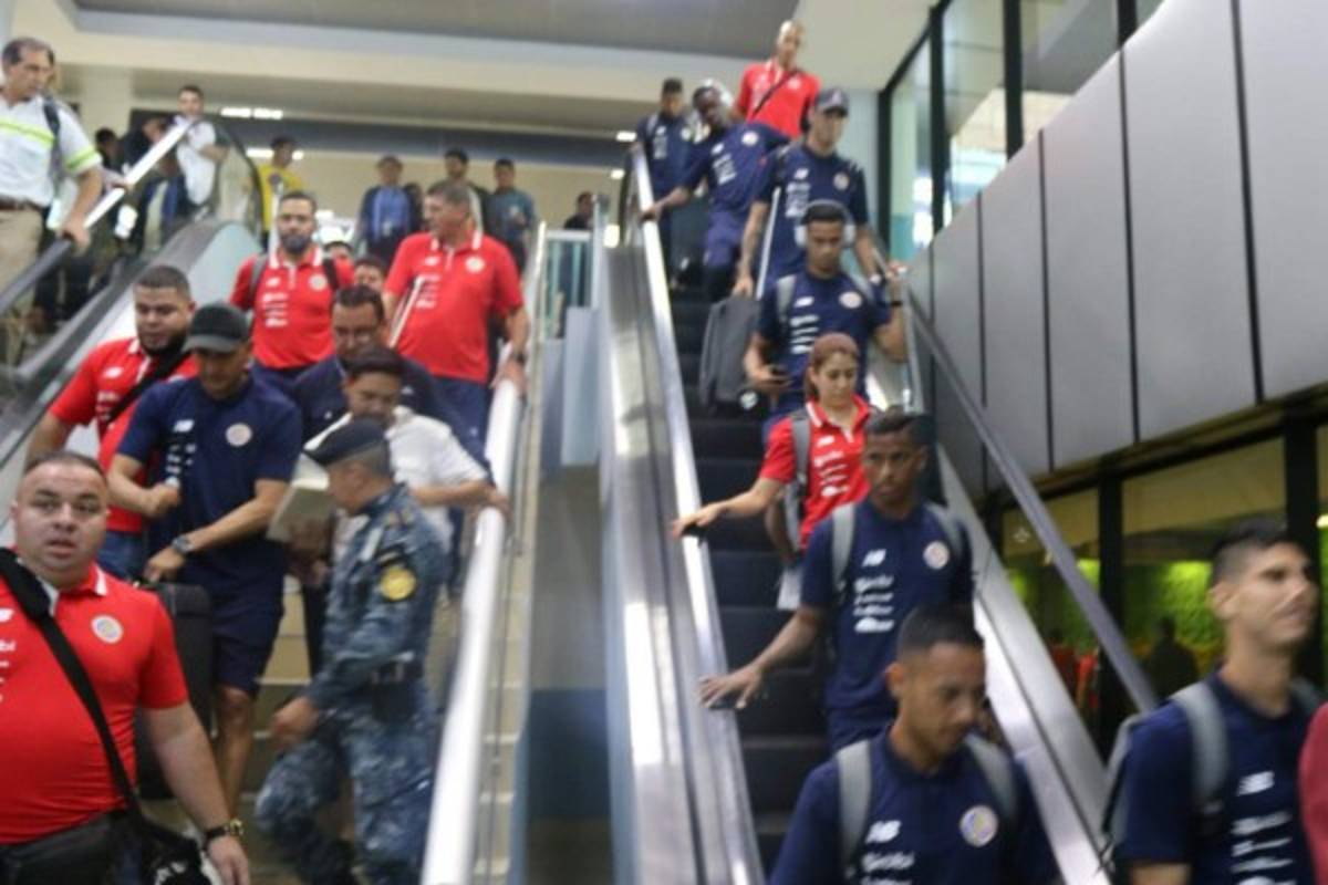 ¡Autógrafos, selfies y lágrimas! Keylor Navas desata locura a su llegada a Guatemala