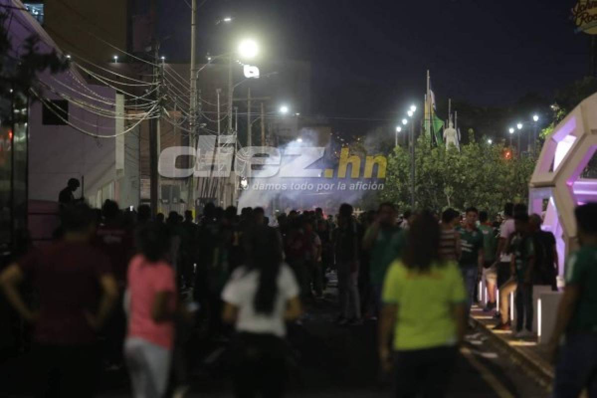 Minutos de terror en las afueras del Morazán: Lluvia de piedras y gases lacrimógenos