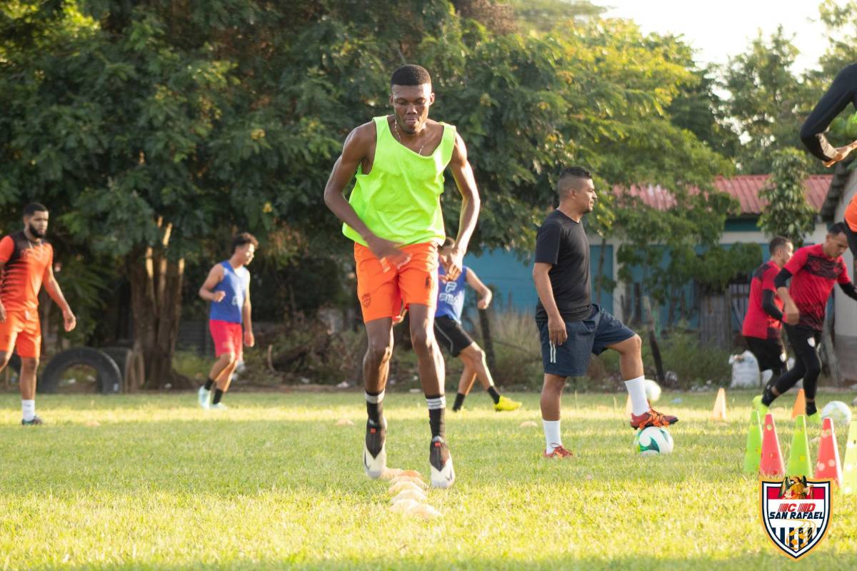 20 futbolistas que creíste retirados, pero jugarán en la Liga de Ascenso de Honduras en esta temporada