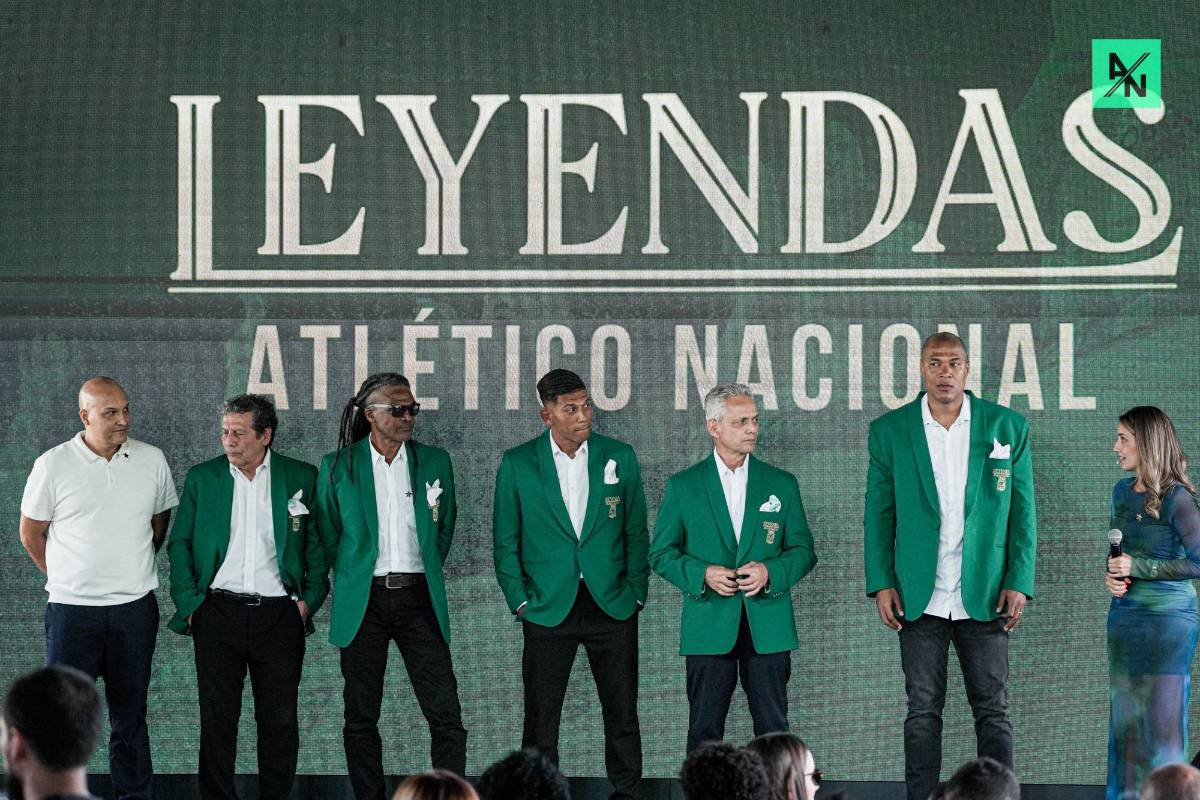Reinaldo Rueda es sorprendido con tremendo homenaje junto a otras leyendas del Atlético Nacional de Colombia