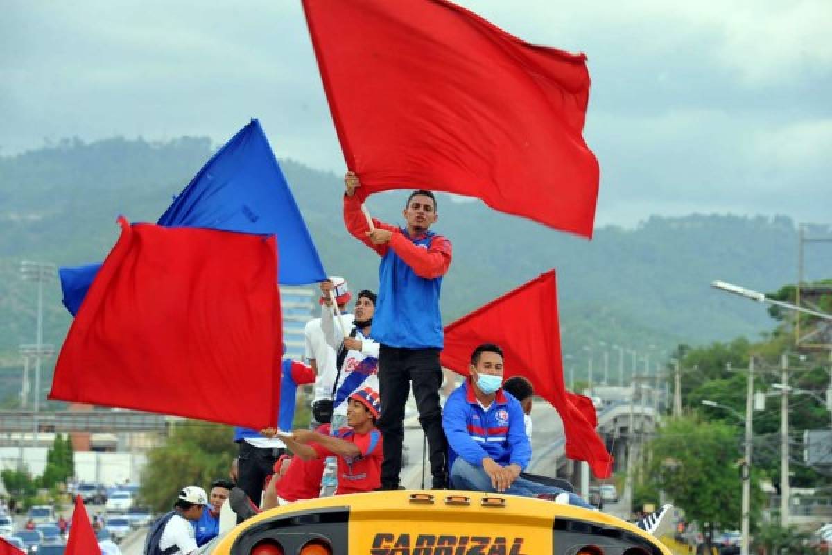 ¡Impresionante caravana! Afición del Olimpia se desborda y celebró a lo grande los 109 años de historia