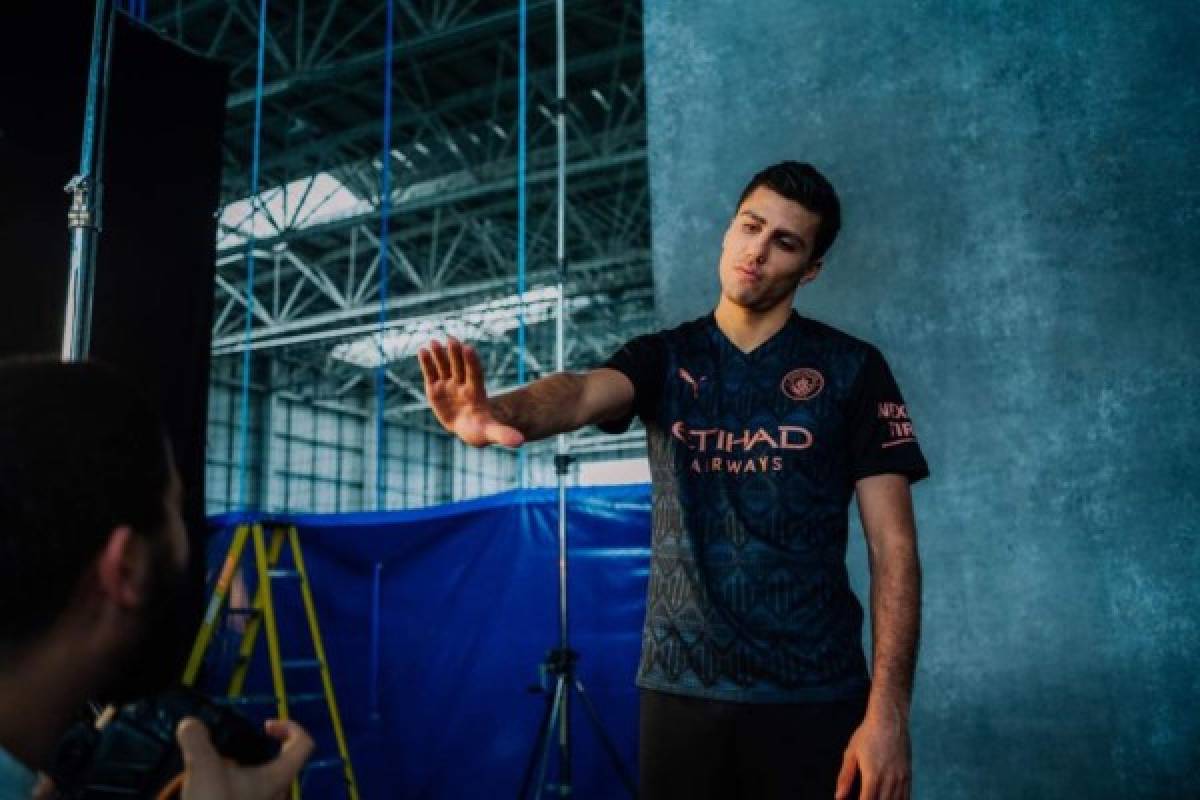 Simbólica y diseño único: Así es la espectacular camiseta de visitante del Manchester City para la temporada 2020-21