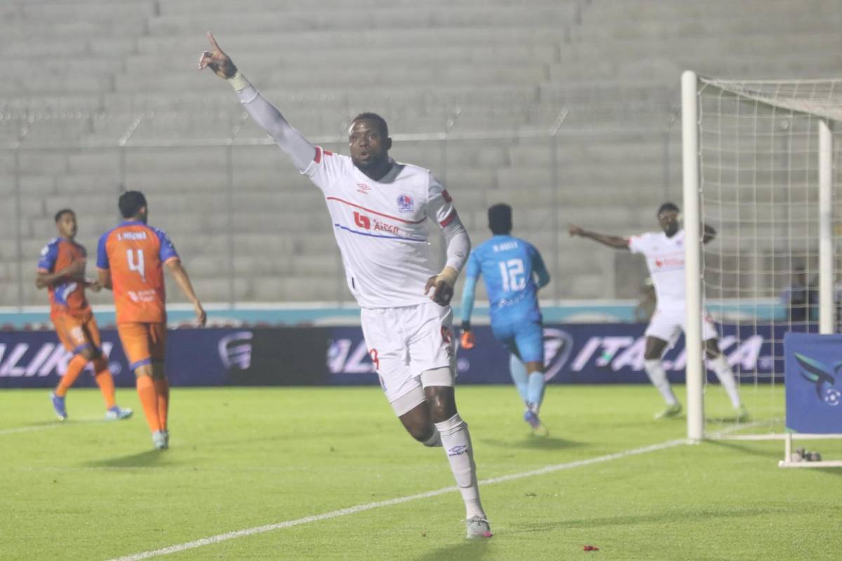 Alberth Elis le sonríe al fútbol, la nueva sorpresa que nadie sabía del Nacional y Olimpia presentó su título ante Lobos UPN