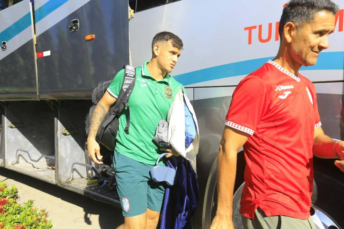 Marathón sale rumbo a Tegucigalpa: El jugador con la biblia en mano, otro con tablet y todos los cachivaches de Rubilio