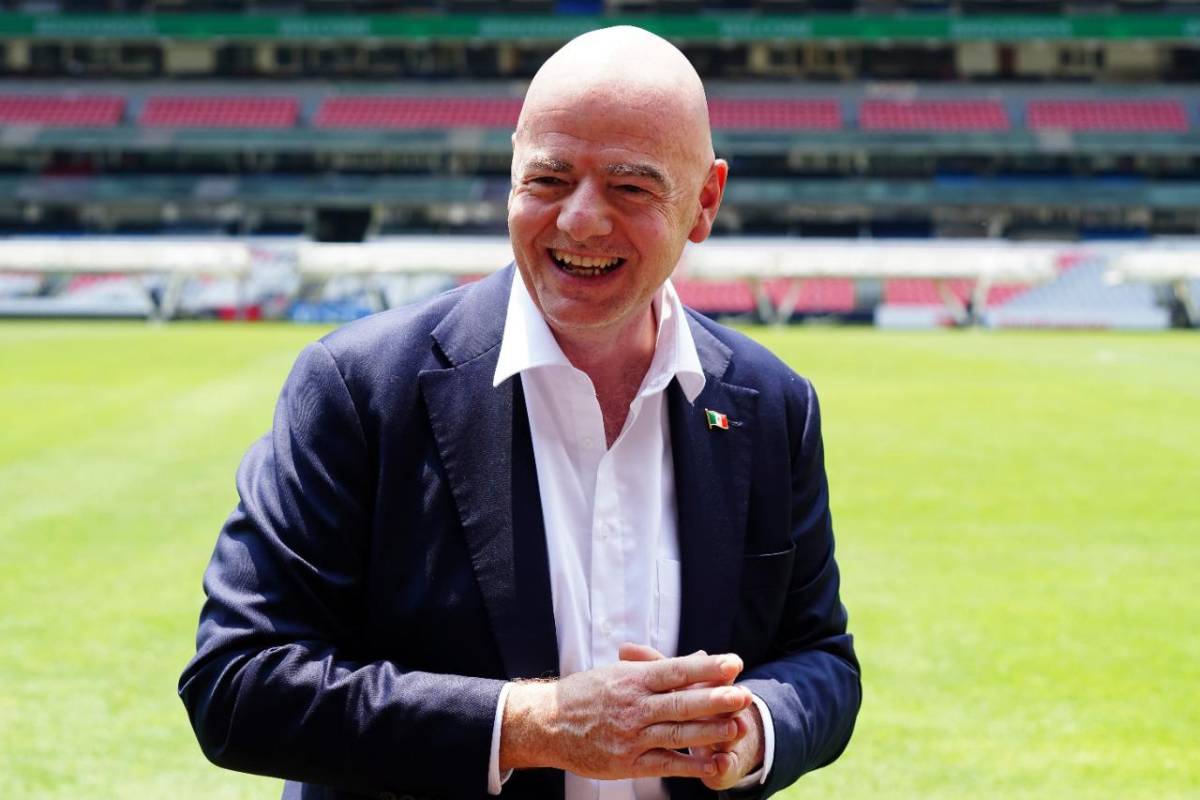 Infantino, muy sonriente durante su visita al Estadio Azteca.