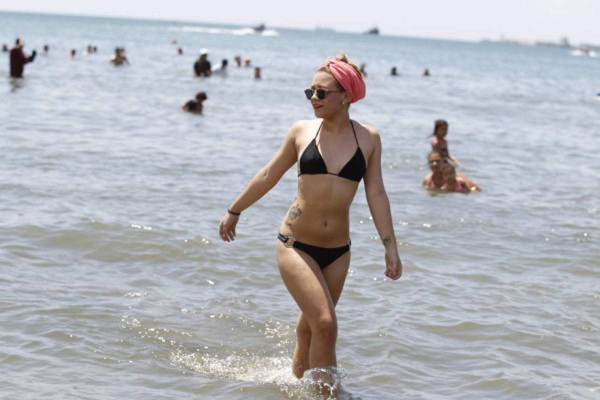 ¡Qué calor! Las playas de Honduras se llenaron de mujeres hermosas